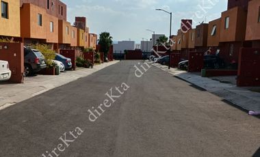 Casa céntrica en privada con seguridad y alberca Las Plazas, ubicación privilegiada, $$ A OFERTAR, solo CONTADO