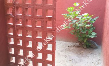 Casa céntrica en privada con seguridad y alberca Las Plazas, ubicación privilegiada, $$ A OFERTAR, solo CONTADO