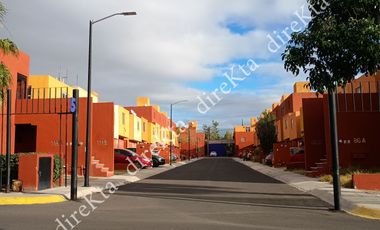 Casa céntrica en privada con seguridad y alberca Las Plazas, ubicación privilegiada, $$ A OFERTAR, solo CONTADO