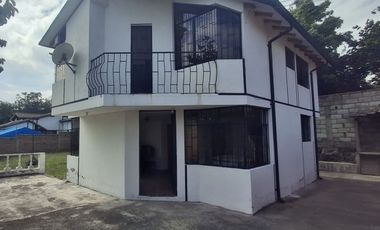 Terreno en Venta Tumbaco Altos de La Viña 1050 m2 Urbanización Privada Casa de Campo