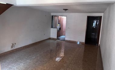 Hermosa y amplia Casa en Renta en privada cerrada con portón eléctrico cerca de Universidad Anáhuac y Ciudad Judicial