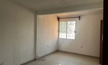 Hermosa y amplia Casa en Renta en privada cerrada con portón eléctrico cerca de Universidad Anáhuac y Ciudad Judicial