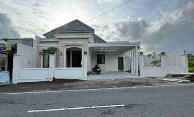 Rumah Luas Pinggir Jalan View Sawah Dekat UII