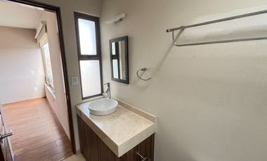 Casa en Renta - Lomas Virreyes Calimaya - modelo Granada (esquina)