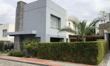 Casa en venta en Tumbaco Sector La Morita 5 Dormitorios