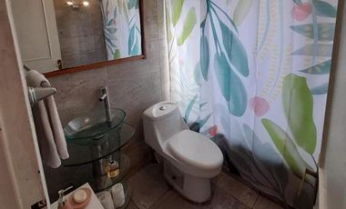 Amplio departamento junto a plaza Italia. Urge venta porque el propietario se muda por trabajo.