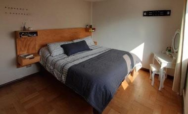 Amplio departamento junto a plaza Italia. Urge venta porque el propietario se muda por trabajo.