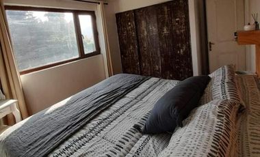 Amplio departamento junto a plaza Italia. Urge venta porque el propietario se muda por trabajo.