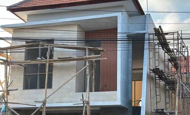 RUMAH BARU 2 LANTAI DI KAWASAN RENON, DENPASAR
