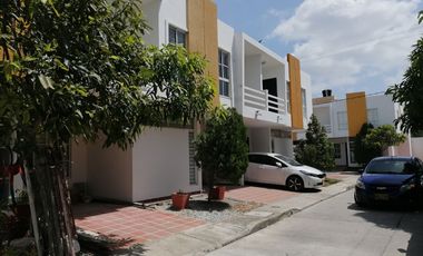 CASA DE 2 PISOS EN LUGAR RESIDENCIAL.-