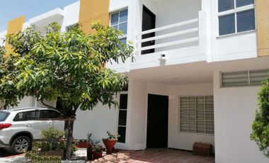 CASA DE 2 PISOS EN LUGAR RESIDENCIAL.-