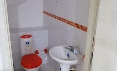CASA DE 2 PISOS EN LUGAR RESIDENCIAL.-