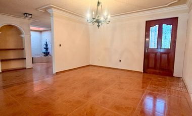 CASA DE UN PISO EN RENTA EN PRIVADA HUERTAS DEL CARMEN EL PUEBLITO QUERETARO