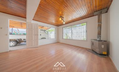 Arrienda CASA, gran patio, remodelada