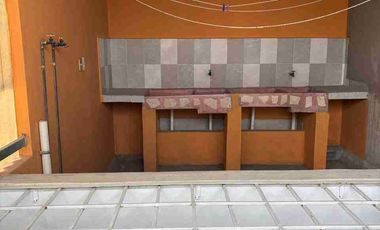 EXCELENTE PROPIEDAD PARA INVERTIR  (2 DEPARTAMENTOS Y LOCAL)