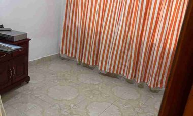 EXCELENTE PROPIEDAD PARA INVERTIR  (2 DEPARTAMENTOS Y LOCAL)