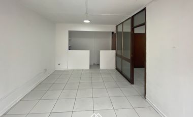 SE ARRIENDA PRACTICA OFICINA