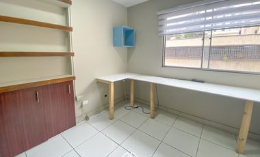 SE ARRIENDA PRACTICA OFICINA