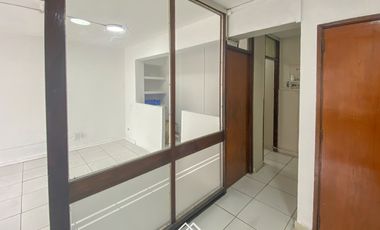 SE ARRIENDA PRACTICA OFICINA