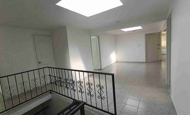 Bonita casa con sótano