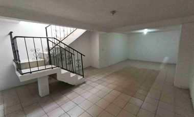 Bonita casa con sótano