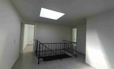 Bonita casa con sótano