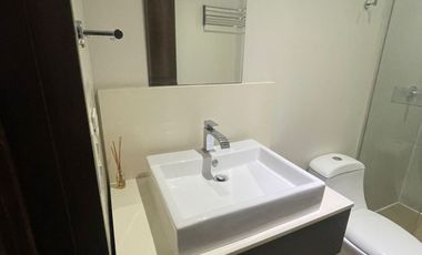 RENTO DEPARTAMENTO AMUEBLADO CON VISTA AL MAR Y FRENTE  A LA ALBERCA