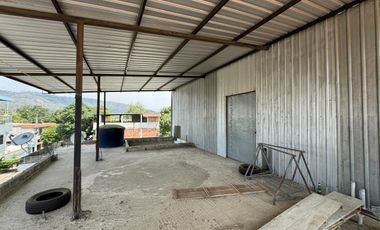 VENDO CASA INDEPENDIENTE EN PORTOVEJO