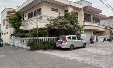 Dijual kos aktif full penghuni di area kampus Babarsari dan ada rumah induknya lokasi sangat strategis