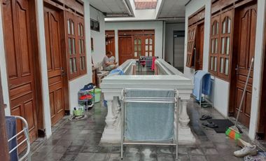 Dijual kos aktif full penghuni di area kampus Babarsari dan ada rumah induknya lokasi sangat strategis