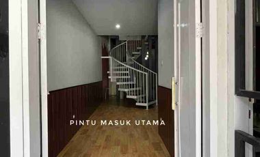 Dijual Rumah 3 lantai full furnished