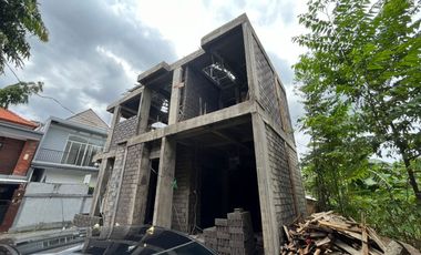 DIJUAL RUMAH 2 LANTAI – SUPER STRATEGIS JANTUNG KOTA DENPASAR (GATSU TENGAH) 5 menit ke Mall Living World.