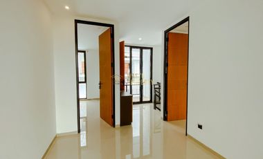 DIJUAL RUMAH NYAMAN 2 LANTAI LOKASI PREMIM MAGUWOHARJO