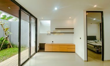 DIJUAL RUMAH NYAMAN 2 LANTAI LOKASI PREMIM MAGUWOHARJO