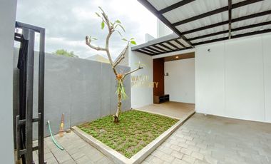 DIJUAL RUMAH NYAMAN 2 LANTAI LOKASI PREMIM MAGUWOHARJO