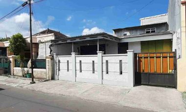 Di sewakan murah 4 kamar tidur di Dempo Raya Solo.