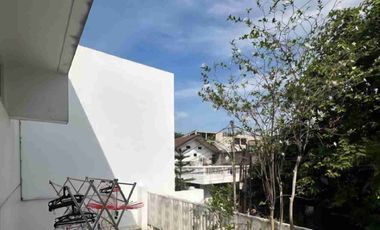 Rumah modern minimalis 2 lantai di pondok kelapa akses 2 mobil LT 90LB 87