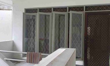 Dijual Termurah Rumah 257m2 di Taman Ratu Jakarta Barat