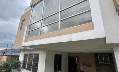 Casa en venta en Loja sector Urb. Colegio de Arquitectos