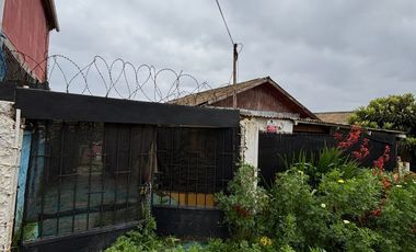 Casa Para Remodelar Con Vista Al Mar Y Gran Patio Trasero