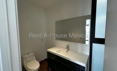 Rento amplio departamento en altos de juriquilla 3 recamaras 4 baños 2 autos