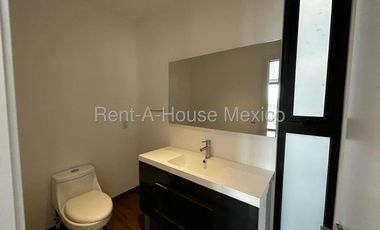 Rento amplio departamento en altos de juriquilla 3 recamaras 4 baños 2 autos