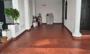 ALQUILO EXCELENTE CASA TRIPLANTA AL SUR DE CALI EN CAMINO REAL.