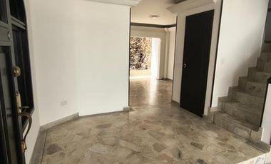 ALQUILO EXCELENTE CASA TRIPLANTA AL SUR DE CALI EN CAMINO REAL.