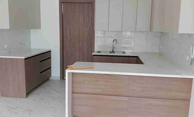 Venta de hermoso departamento en urbanización Riverside. Samborondon km 2.5.