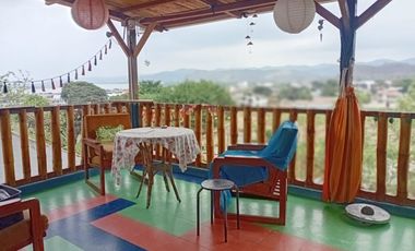 VENTA CASA GRANDE CON DOS SUITES EN BAHÍA DE CARÁQUEZ