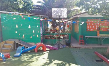 VENDE CASA CON GRAN TERRENO AV. LOS CARRERA