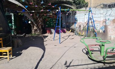 VENDE CASA CON GRAN TERRENO AV. LOS CARRERA