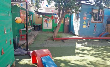 VENDE CASA CON GRAN TERRENO AV. LOS CARRERA