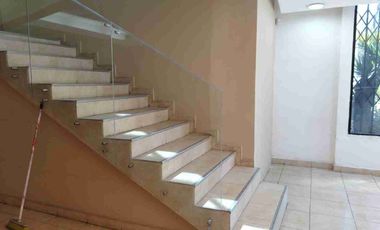 RENTO LOCAL COMERCIAL DE 600m2, DOS PLANTAS EN ZONA COMERCIAL NORTE DE QUITO